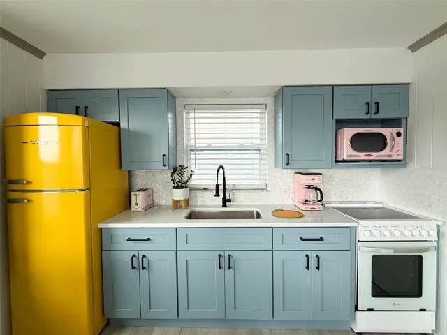 Retro Bungalow Kitchen with Yellow & Blue