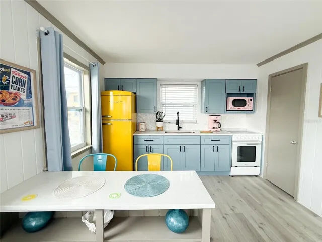 Bungalow Breakfast Bar