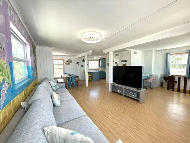 Living Area w/65