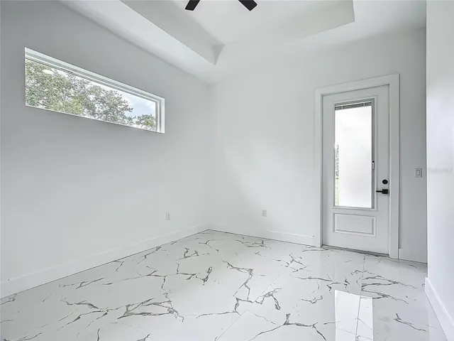 Bonus room w/exterior entry