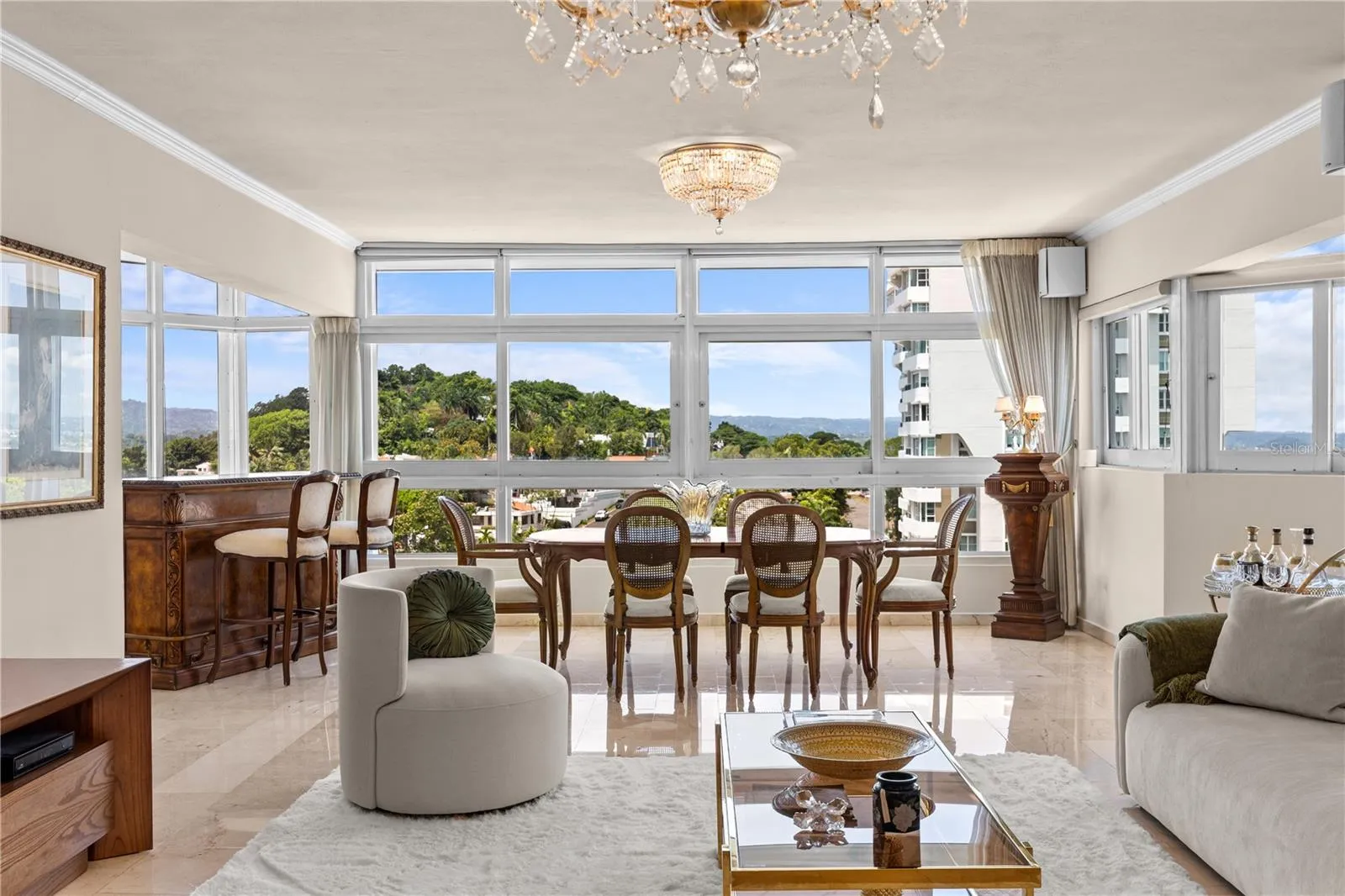 These breathtaking views will make every day feel elevated.