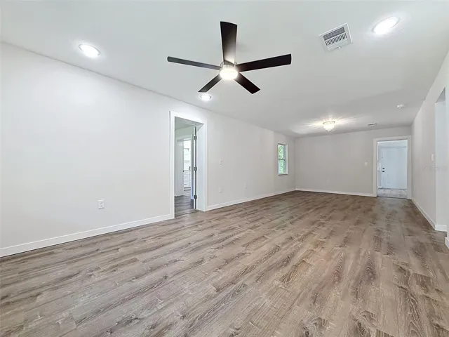 living room/dining area