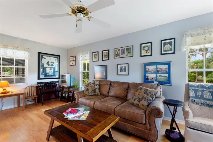 Florida Room/Bonus Room with Lots of Natural Light!