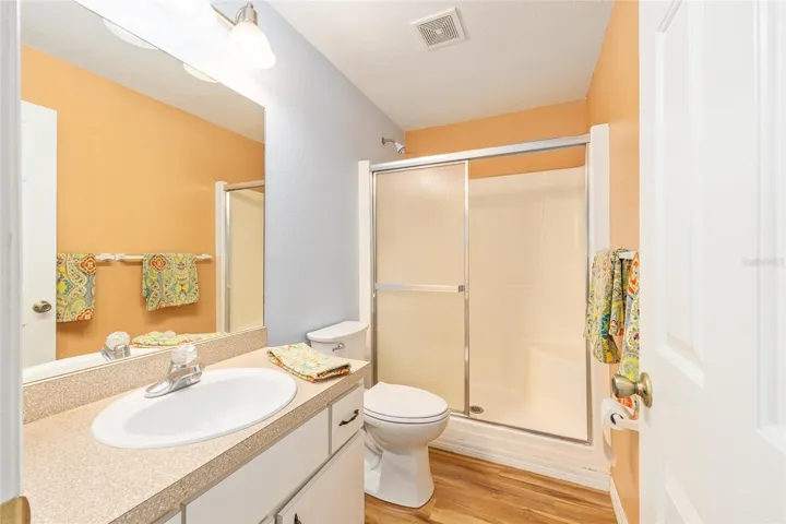 Primary En-suite Bathroom