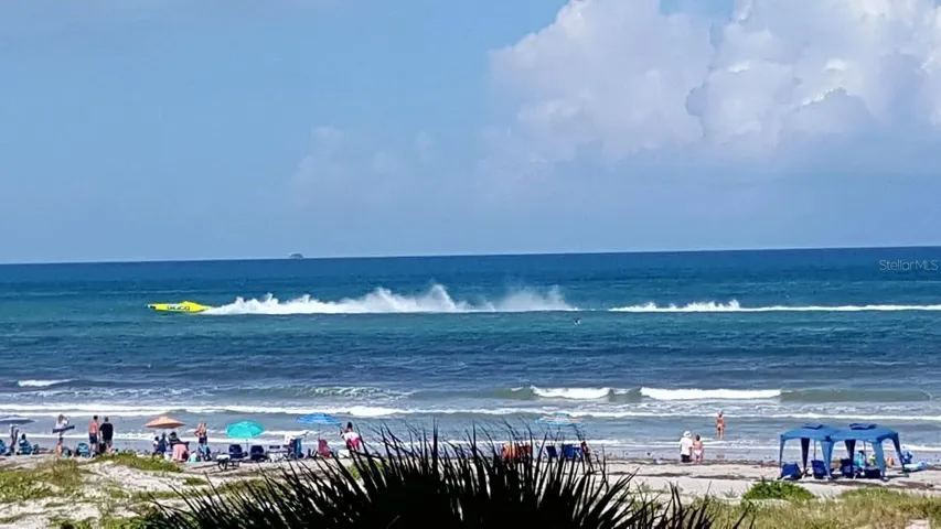Super Boat Races from Balcony