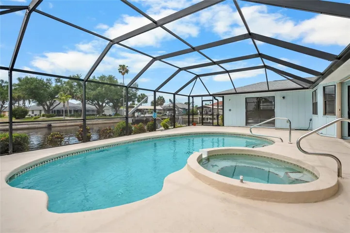 Sparking Pool & Heated Spa