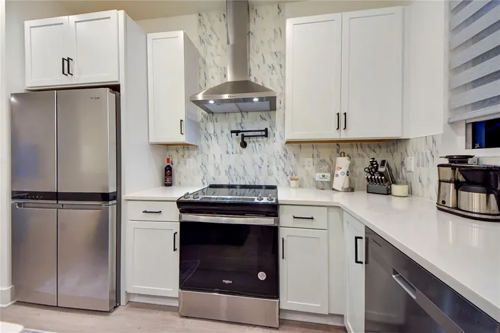 Kitchen w/Island and 1/2 bath