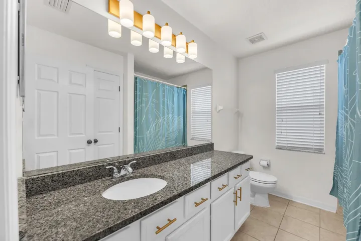 2nd floor hall bath