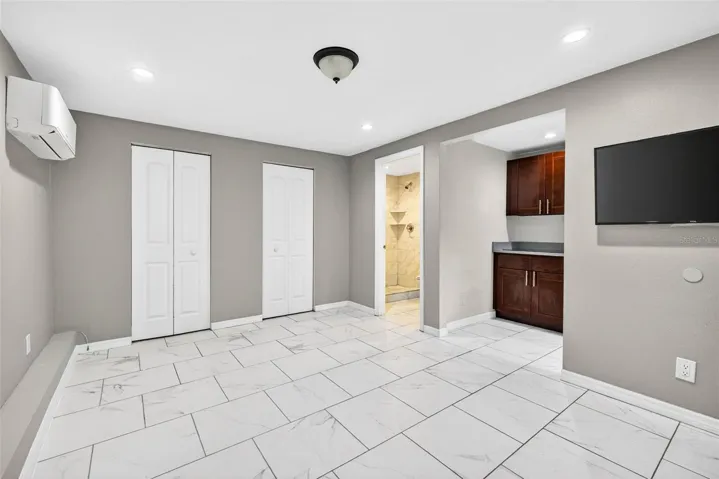 1/1 Apartment/Mother in law entrance