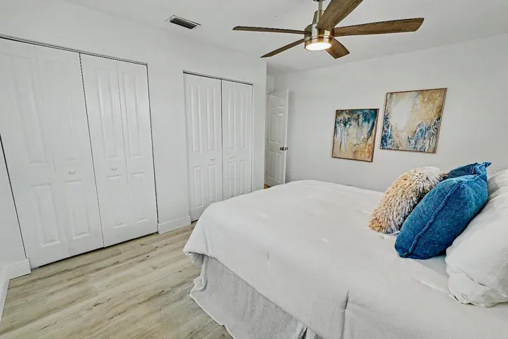 31-Guest bedroom built-in large closet