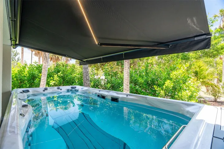 18×9 Michael Phelps swim spa