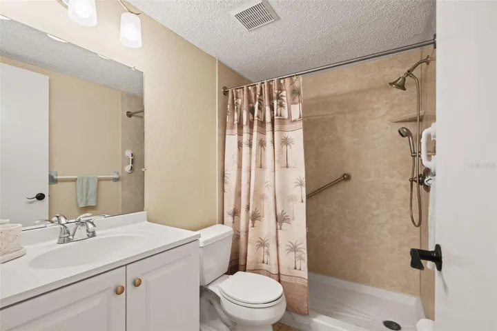HALL BATHROOM (2)