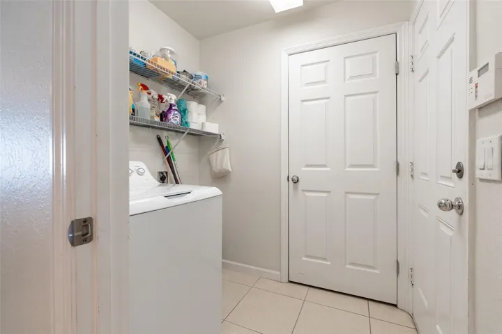 Laundry Rm opens to garage.