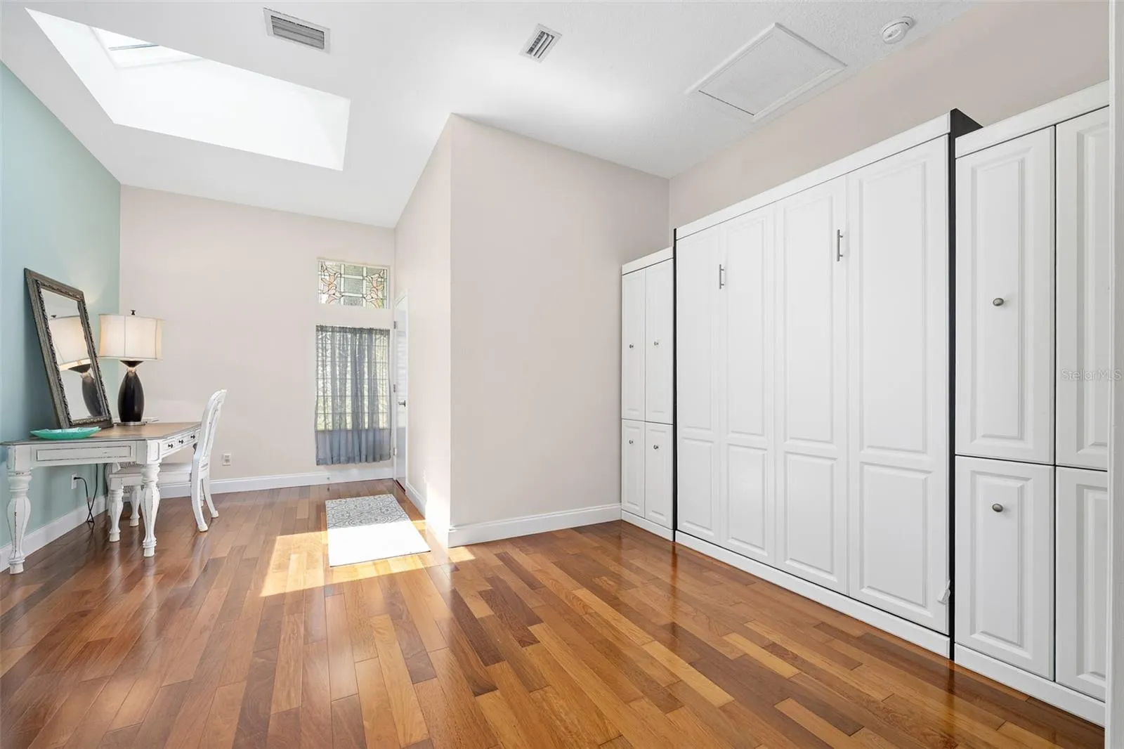Murphy bed
