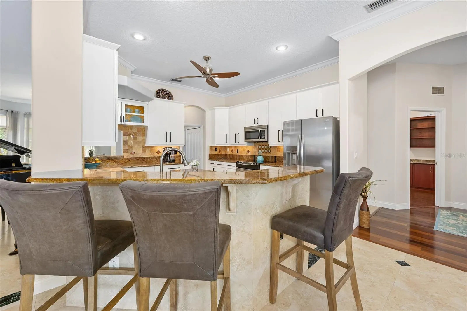 Breakfast bar