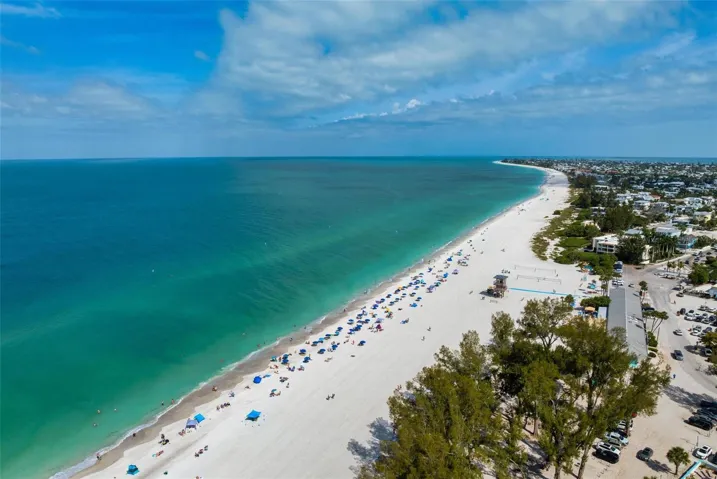 Blocks from Manatee Public Beach.