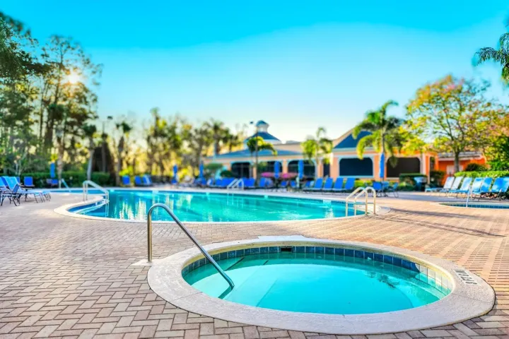 This pool/hot tub is walkable from unit