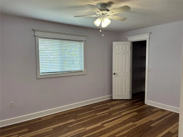 side bedroom