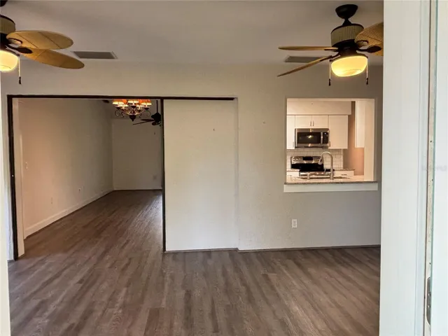 pass through to sun room from kitchen