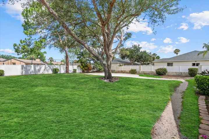 Large side yard, common are; a park like setting, very private.