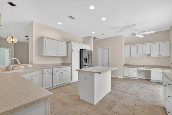 EXPANSIVE Kitchen