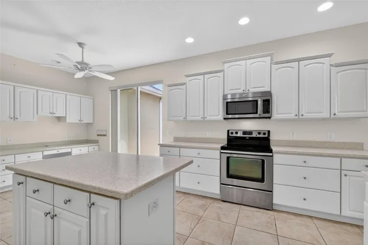 EXPANSIVE Kitchen