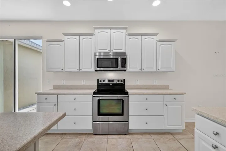 EXPANSIVE Kitchen