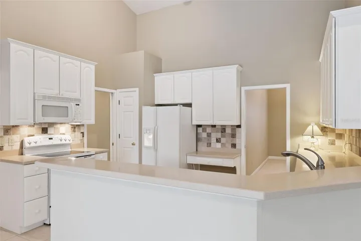 Kitchen breakfast bar