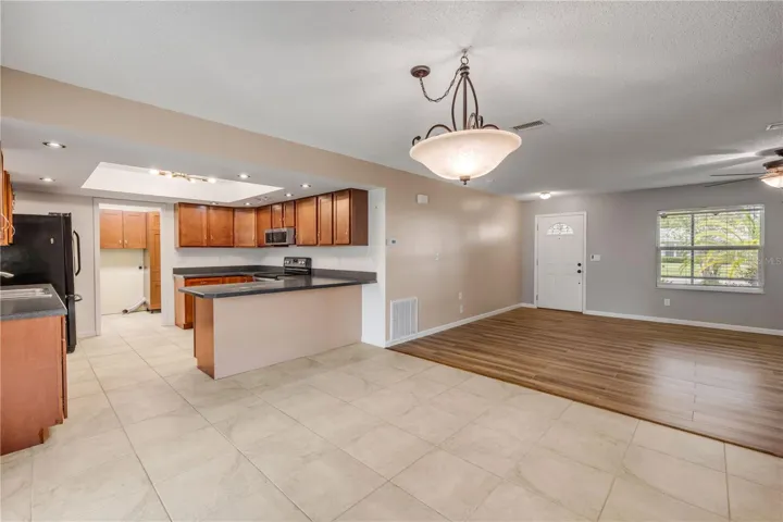 Dining/kitchen