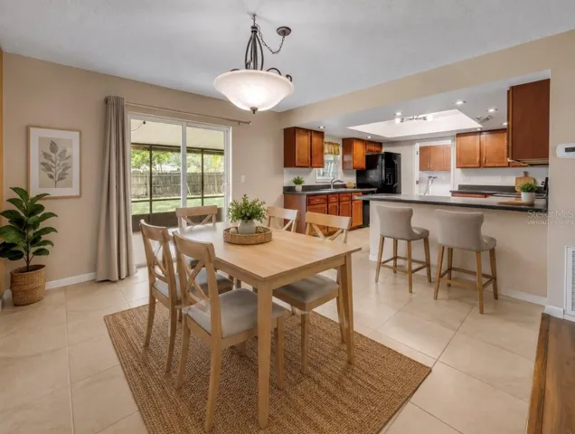 Virtually staged dining room