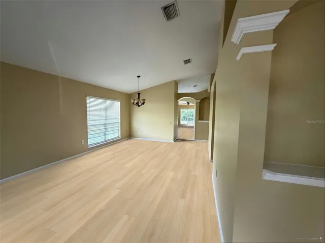 FLOORS BEING INSPALLED