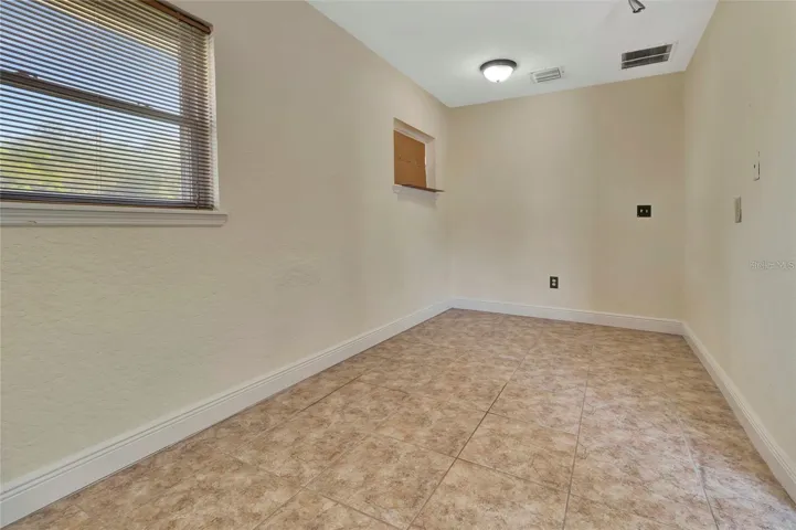 Air Conditioned Room/Office off garage