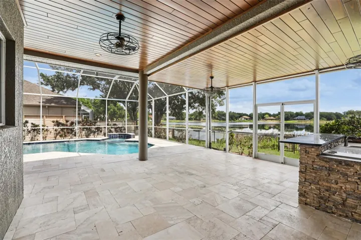 Expansive Lakeside Entertaining Space
