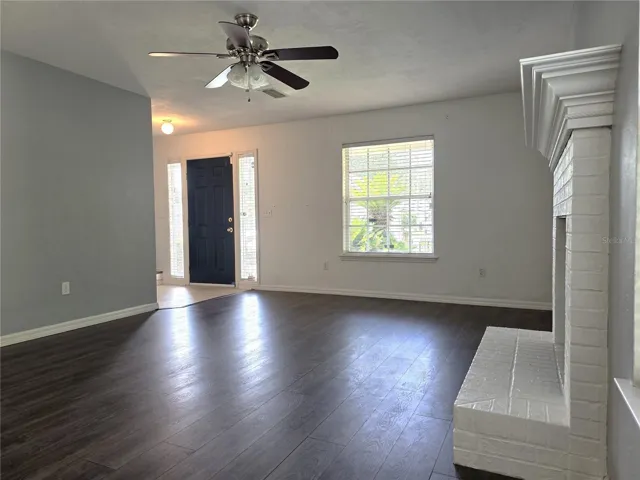 Living Room/Foyer