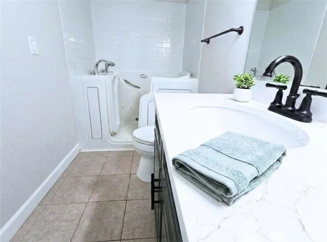 Virtually Stage Batharoom