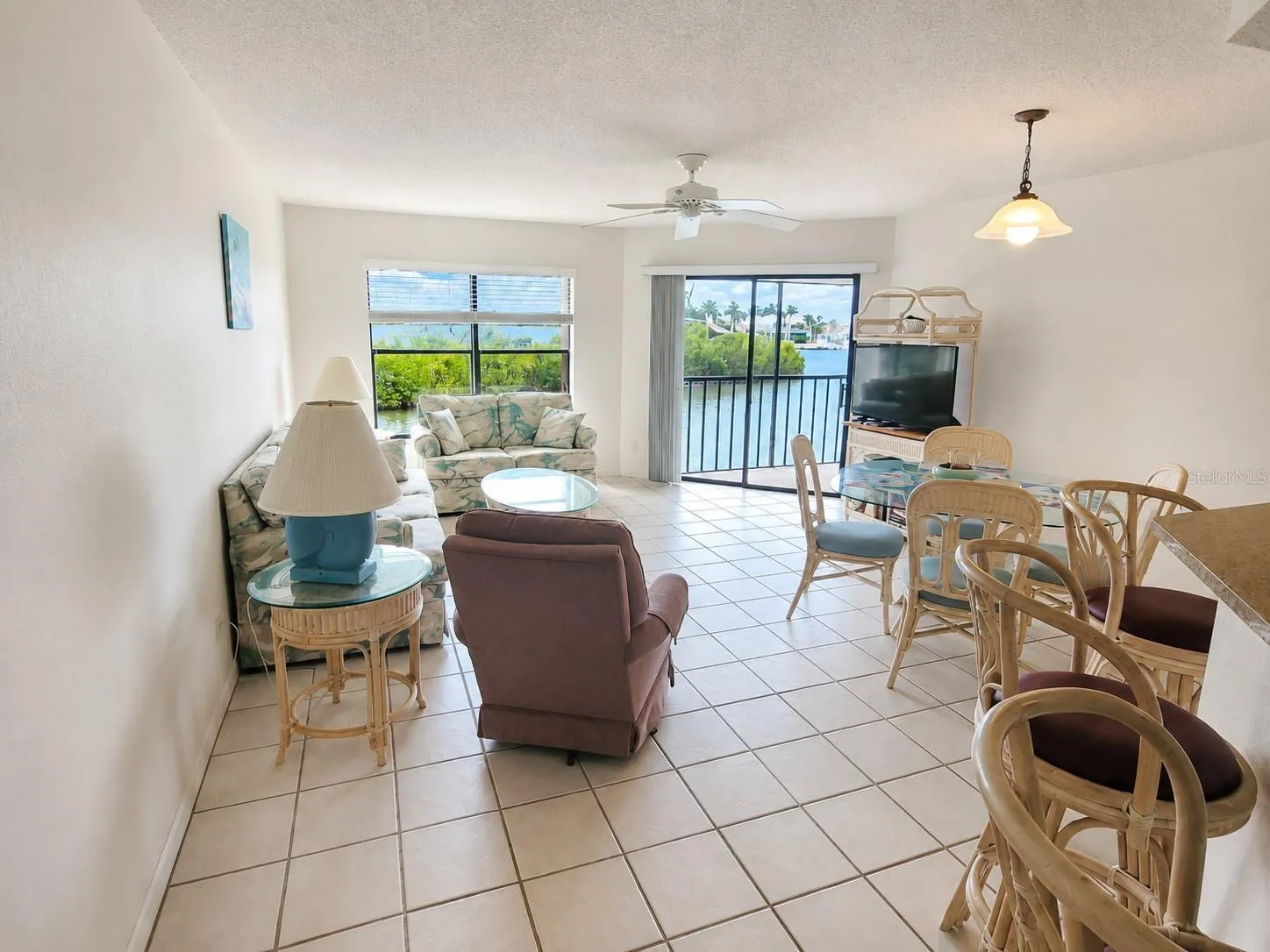 Waterfront views the moment you walk in