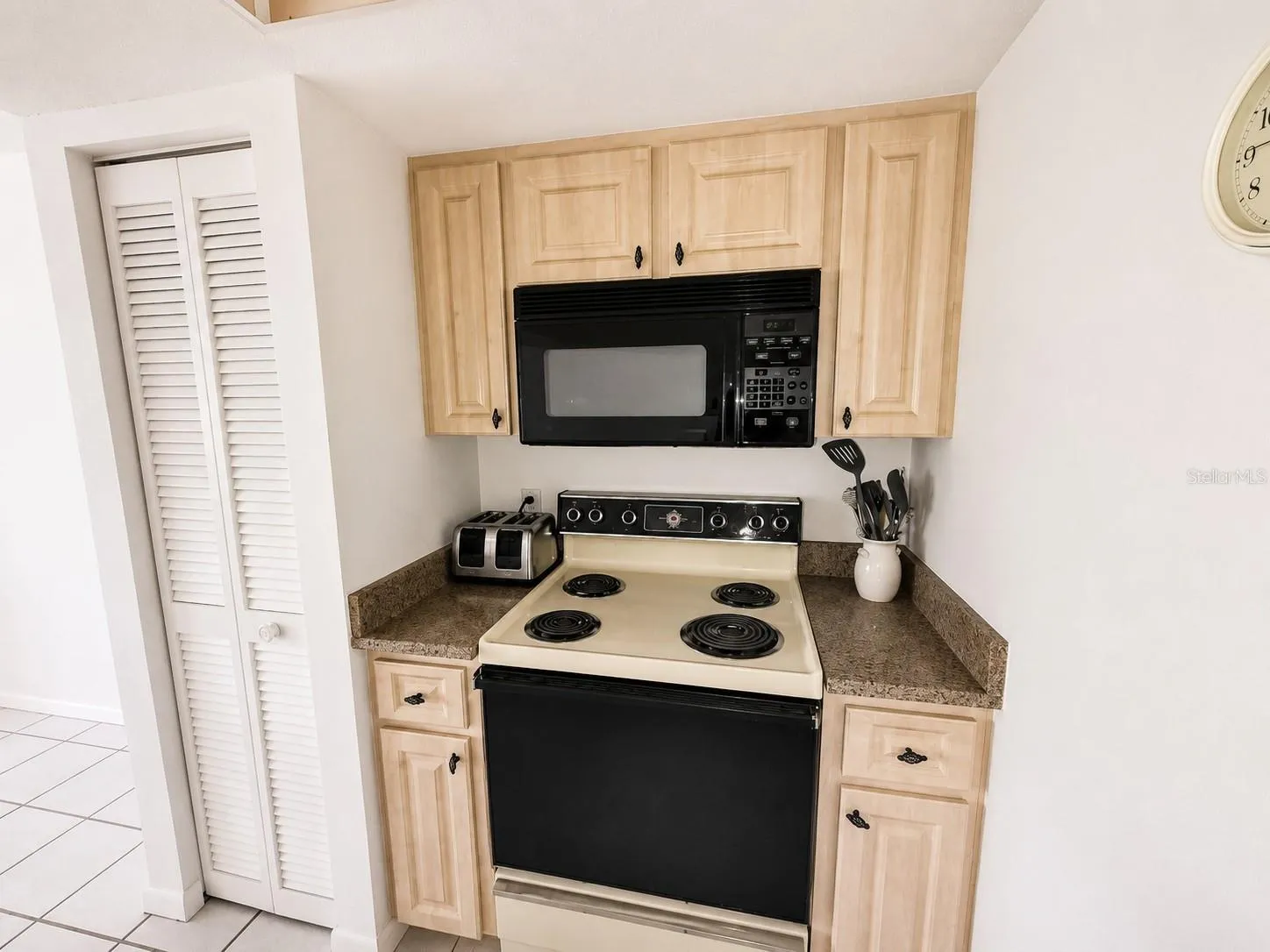 Plenty of storage with a full closet pantry