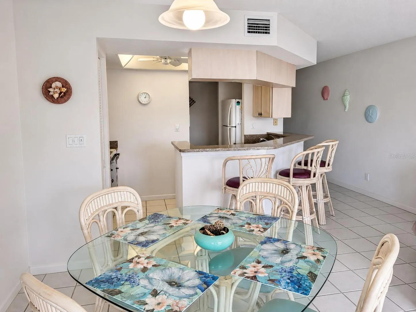 Unit is very tidy and a well-equipped turnkey furniture package is included.