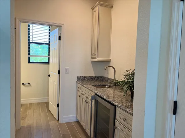 Wet bar / bath 2nd level