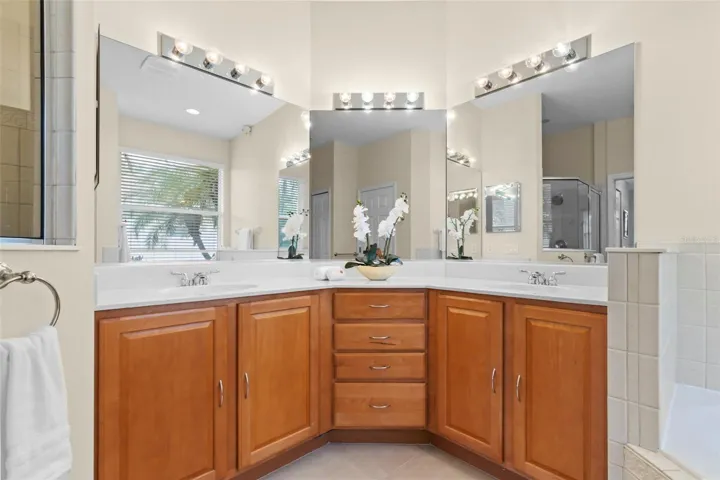 Primary En-Suite- Dual Vanity