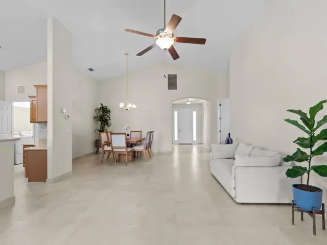 Dining Room/Seating Area