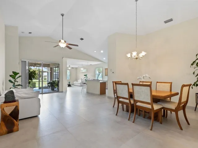 Dining Room/Seating Area