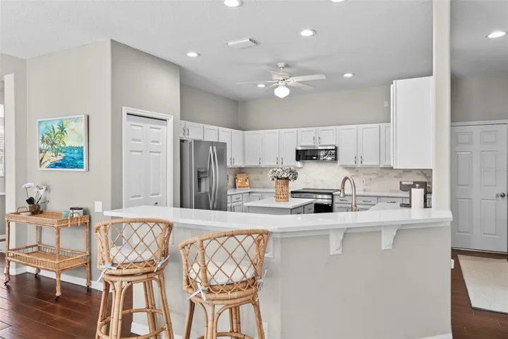 Breakfast bar seats up to 4.