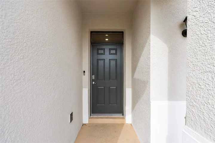 FRONT ENTRYWAY
