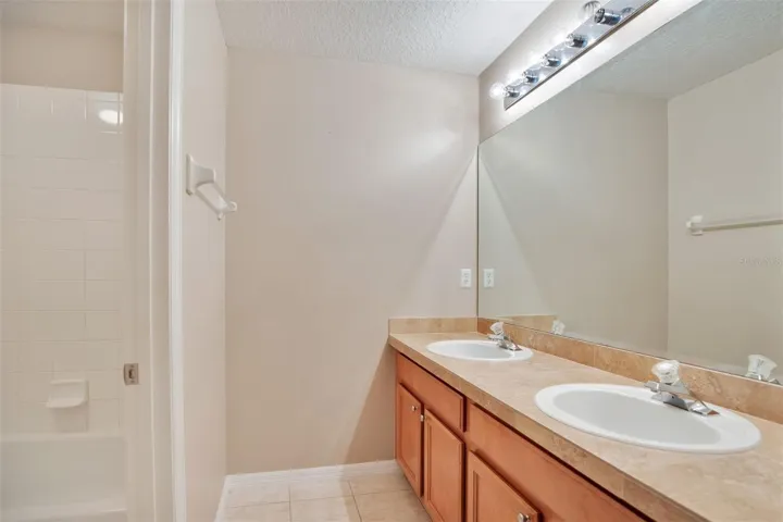 Upstairs secondary bathroom