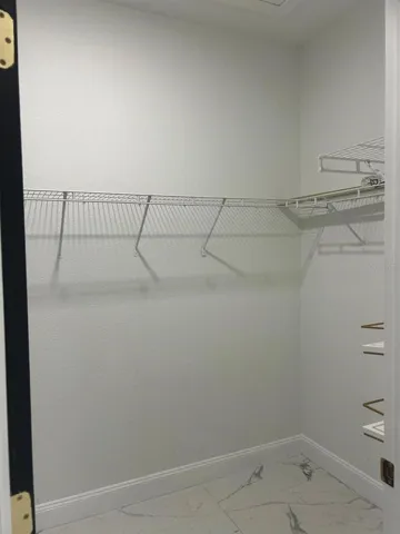 Walking Closet