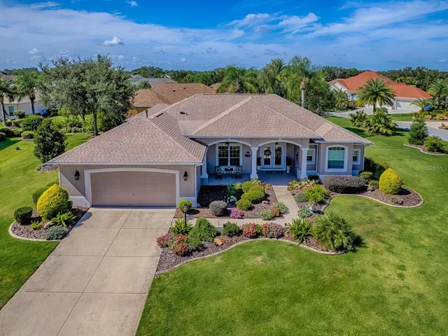 LOVELY CUSTOM ST. SIMON PREMIER HOME WITH EXPANDED GARAGE (2 CAR+ 2 GOLF CARTS), AND BONUS ROOM OR 4TH BEDROOM ON LARGE CORNER LOT IN CUL-DE-SAC IN THE BRIDGEPORT AT LAKE SUMTER!