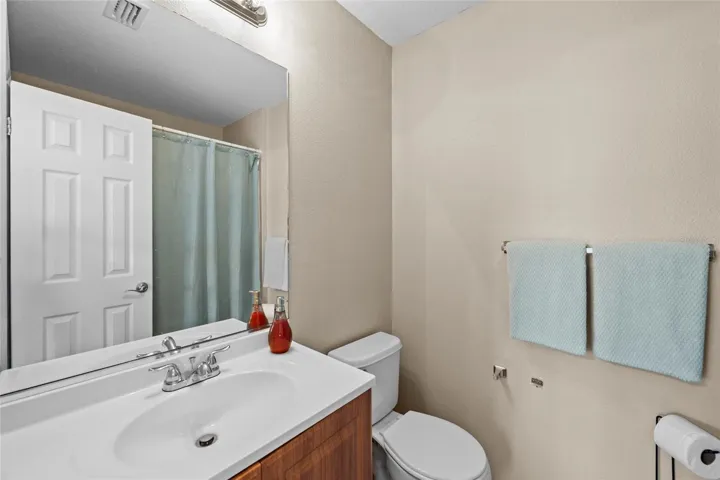 Second Bedroom En suite Bathroom