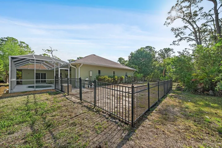 Fenced Side Yard for a Garden, Pet or Child Play area