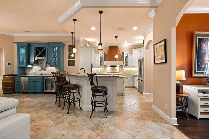 Kitchen with Breakfast Bar